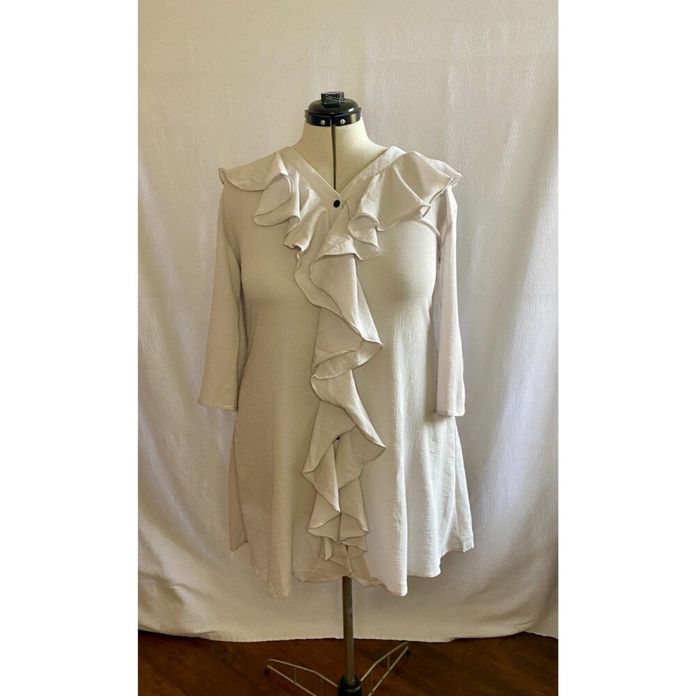 Reborn ruffle front top. Size xl. New with tags